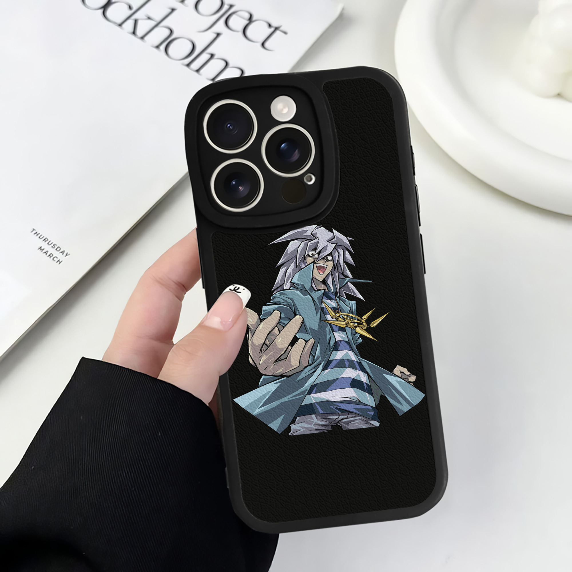 （画像用） 遊☆戯☆王 Yu-Gi-Oh! 【iPhone 16シリーズ対応】シリコンスマホケース（レザー調） 材質：シリコン